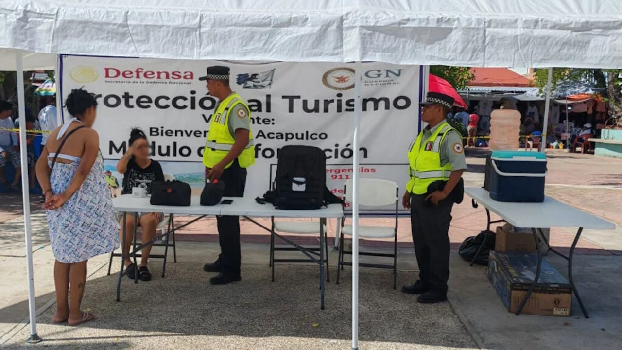 Un lujo que terminó en susto. Este martes, un yate con 15 turistas del Estado de México vivió momentos de tensión en Acapulco al encallar en las imponentes rocas de La Quebrada, un lugar conocido por sus espectaculares clavados, pero que en esta ocasión se convirtió en escenario de un rescate heroico.